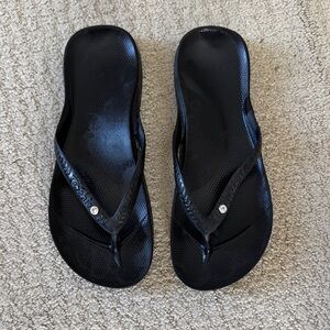 Archie’s Women’s Black Flip Flop Sandals with Decorative Accent